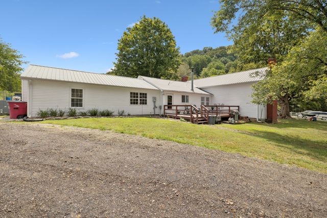 860 Golden Hollow Rd, Dixon Springs, TN 37057