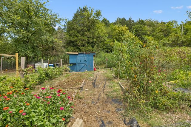 860 Golden Hollow Rd, Dixon Springs, TN 37057