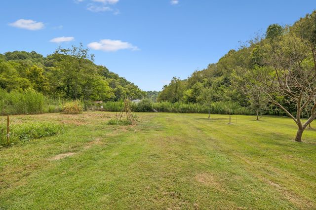 860 Golden Hollow Rd, Dixon Springs, TN 37057