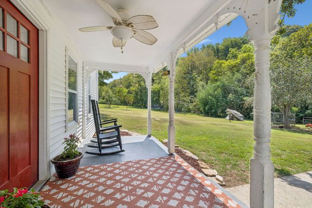 860 Golden Hollow Rd, Dixon Springs, TN 37057