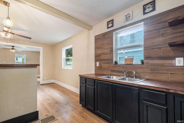 901 Lawndale Street, South Bend, IN 46628