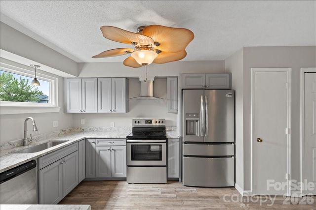 6610 Point Comfort Lane, Charlotte, NC 28226