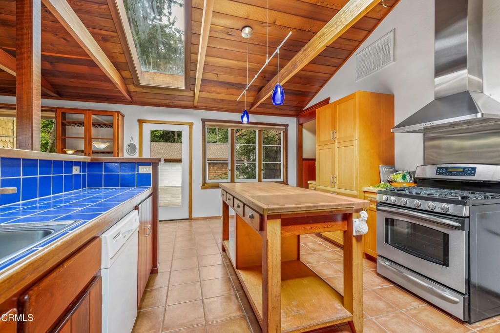 Image 17 of property listing at 32450 Simpson Lane, Fort Bragg, CA 95437