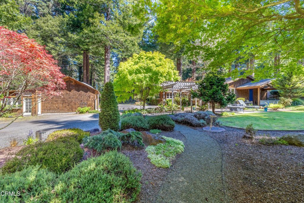 Image 5 of property listing at 32450 Simpson Lane, Fort Bragg, CA 95437