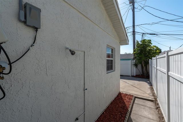 119 147TH AVENUE E, Madeira Beach, FL 33708
