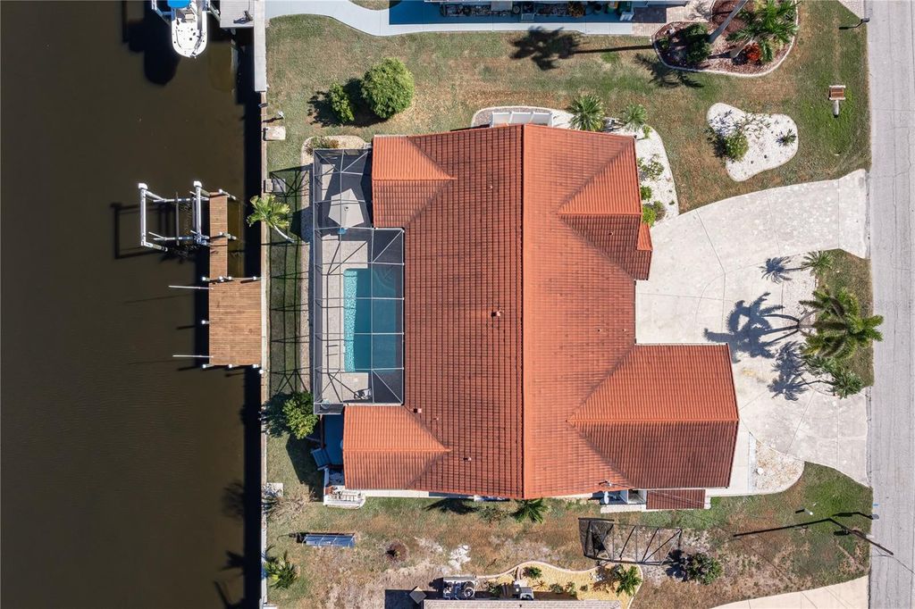 Image 15 of property listing at 136 CREEK DRIVE SE, Port Charlotte, FL 33952