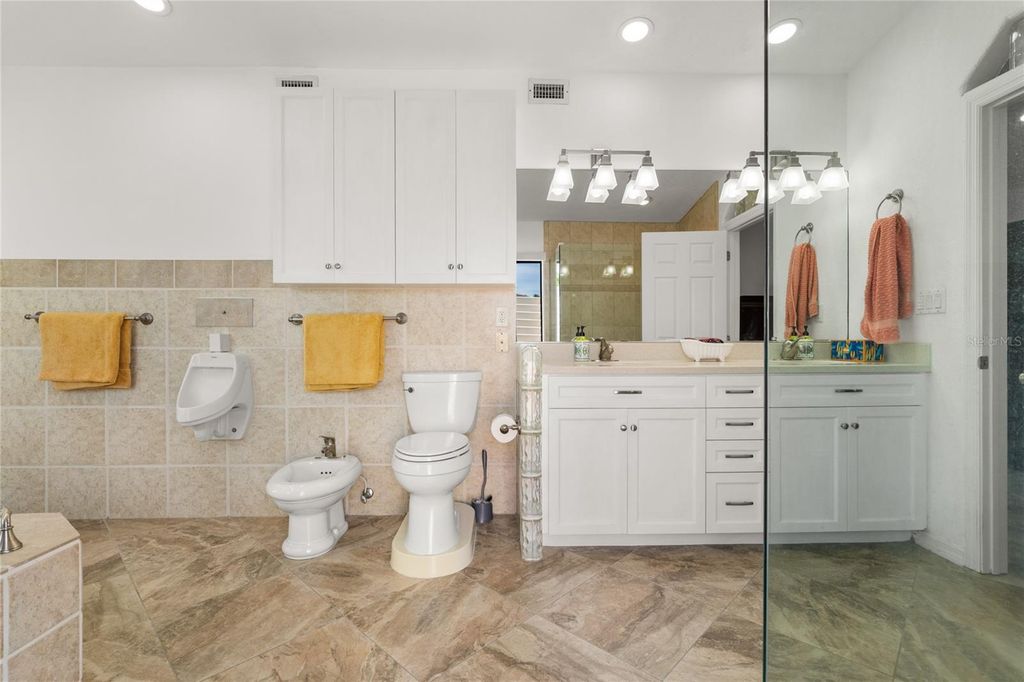 Image 41 of property listing at 136 CREEK DRIVE SE, Port Charlotte, FL 33952