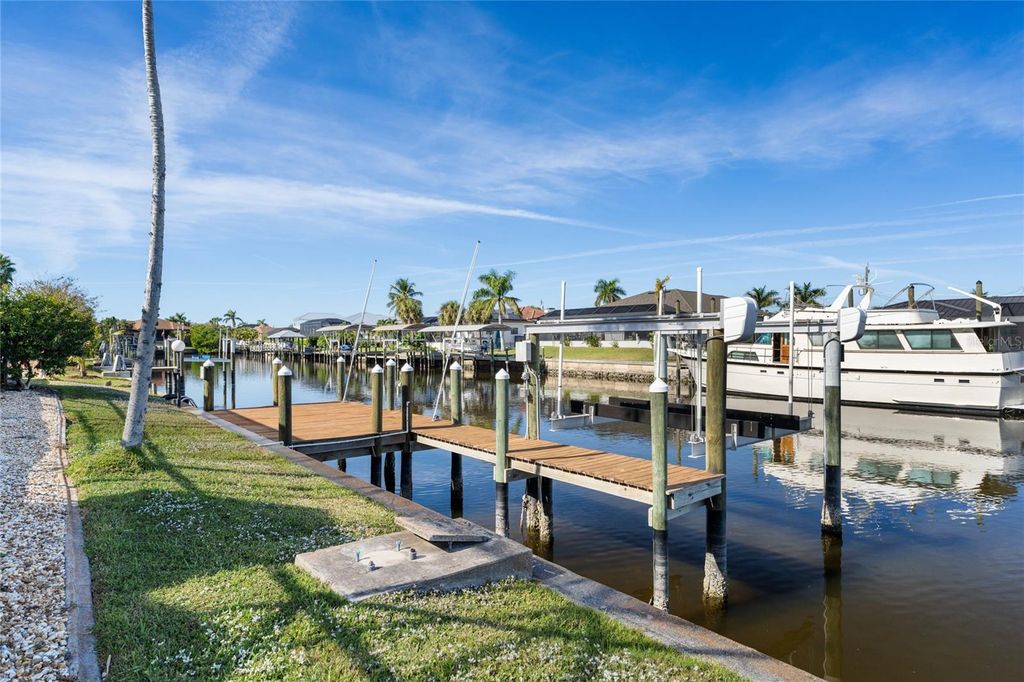 Image 72 of property listing at 136 CREEK DRIVE SE, Port Charlotte, FL 33952