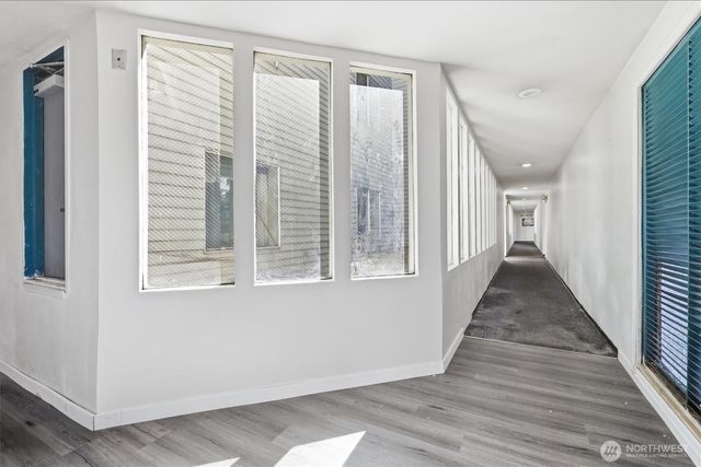 8320 Lake City Way NE, Seattle, WA 98115