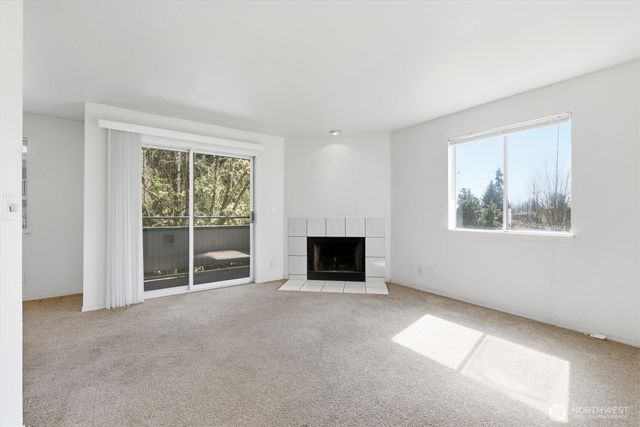 8320 Lake City Way NE, Seattle, WA 98115