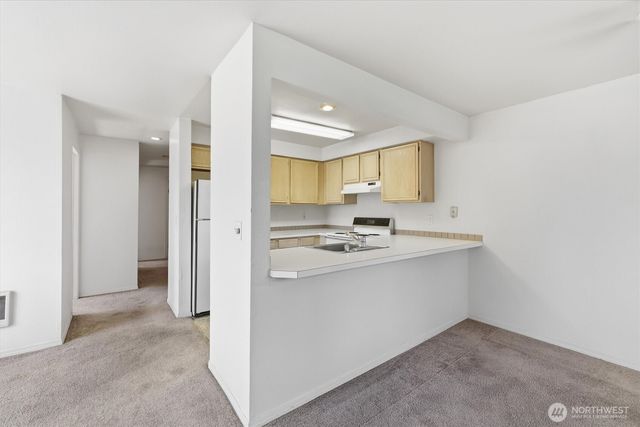 8320 Lake City Way NE, Seattle, WA 98115
