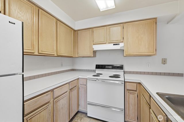 8320 Lake City Way NE, Seattle, WA 98115