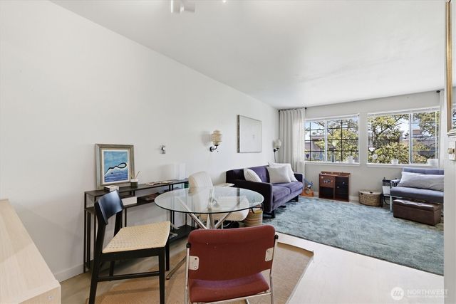 8320 Lake City Way NE, Seattle, WA 98115
