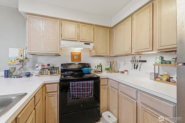 8320 Lake City Way NE, Seattle, WA 98115