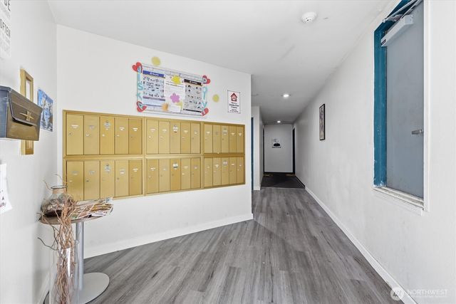 8320 Lake City Way NE, Seattle, WA 98115