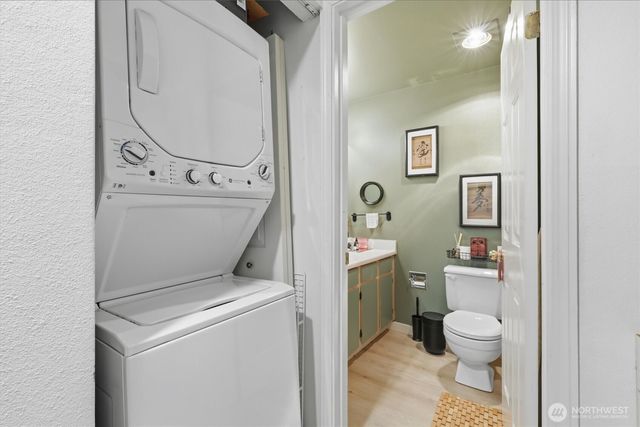 8320 Lake City Way NE, Seattle, WA 98115