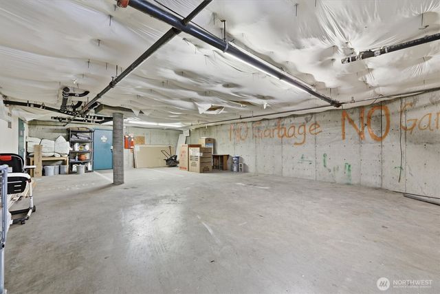 8320 Lake City Way NE, Seattle, WA 98115