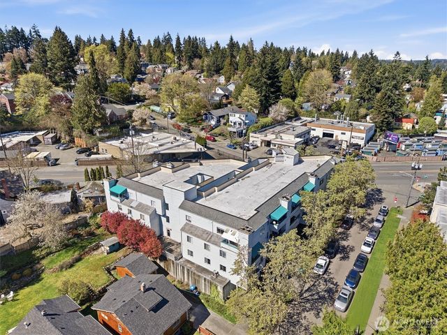 8320 Lake City Way NE, Seattle, WA 98115