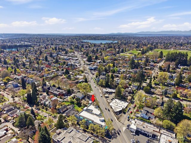 8320 Lake City Way NE, Seattle, WA 98115