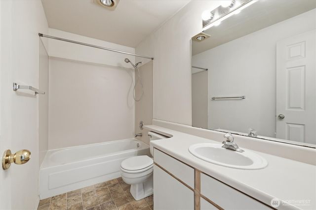 8320 Lake City Way NE, Seattle, WA 98115