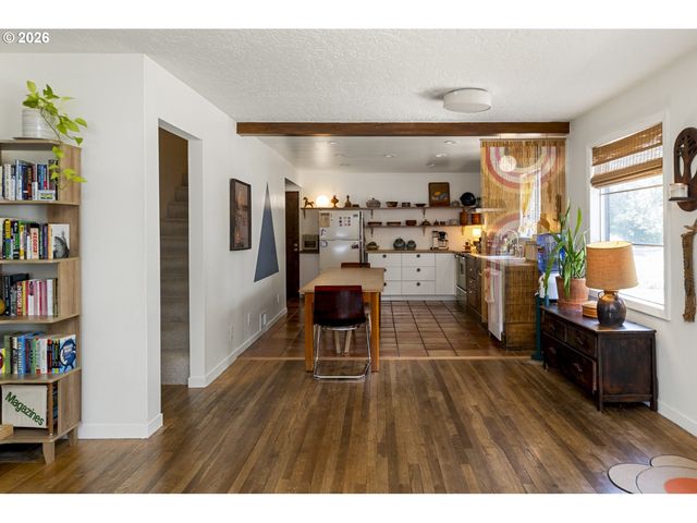 13704 Se SALMON St, Portland, OR 97233