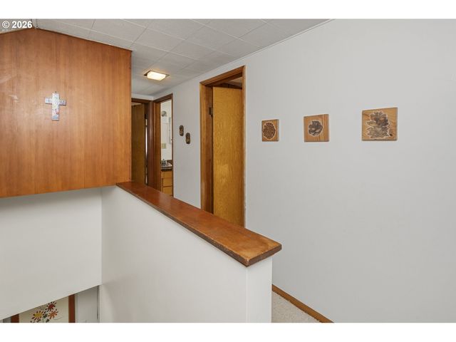 13704 Se SALMON St, Portland, OR 97233