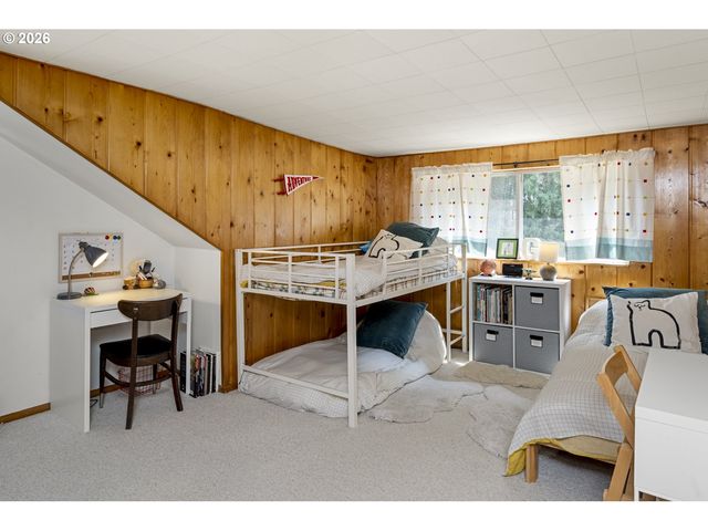 13704 Se SALMON St, Portland, OR 97233