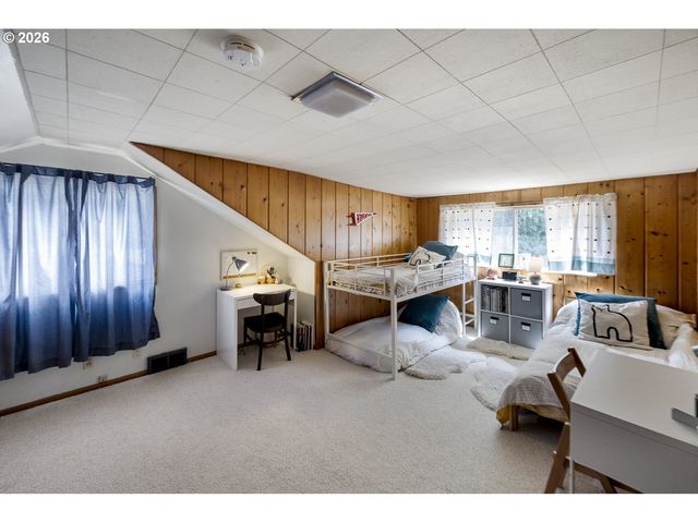 13704 Se SALMON St, Portland, OR 97233