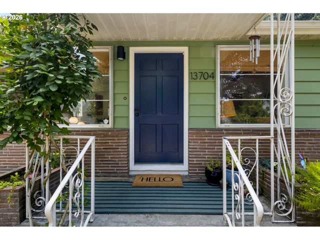 13704 Se SALMON St, Portland, OR 97233
