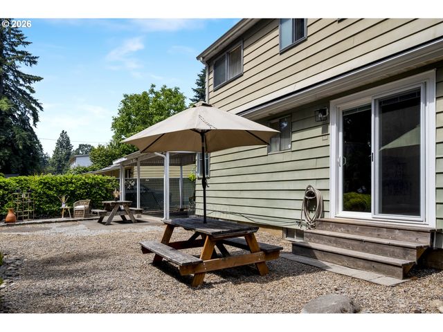 13704 Se SALMON St, Portland, OR 97233