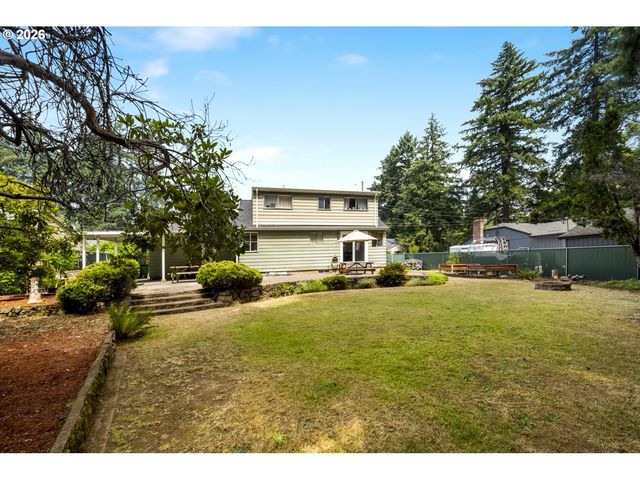 13704 Se SALMON St, Portland, OR 97233