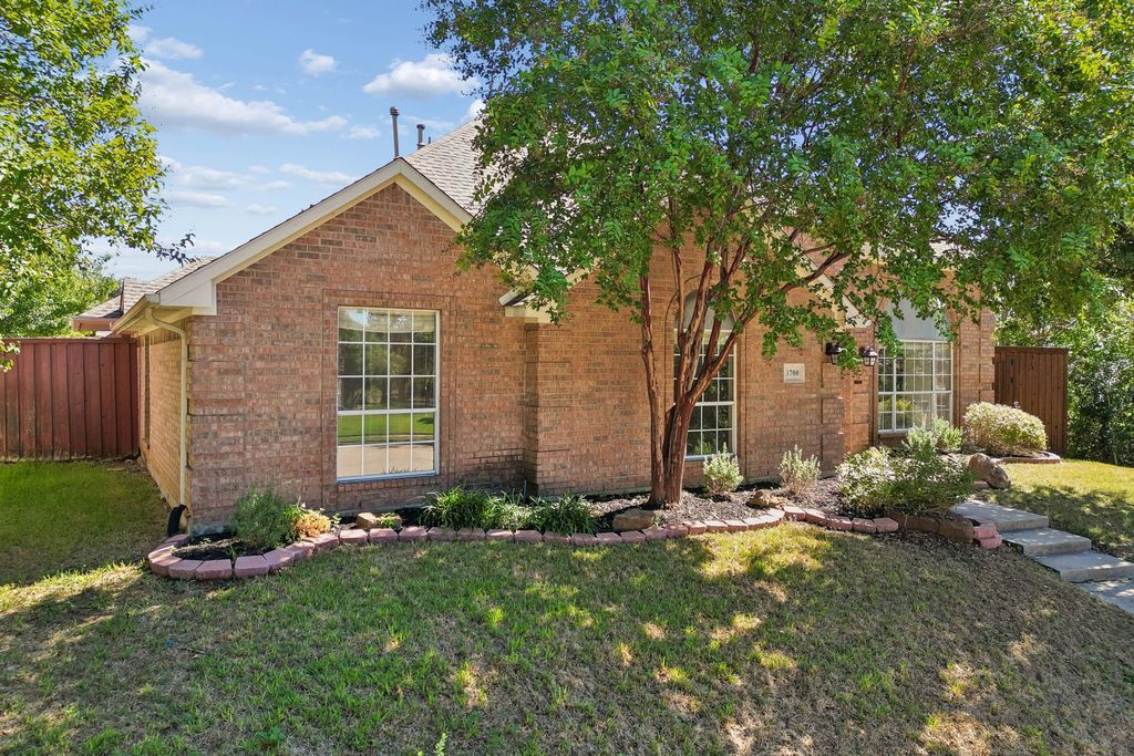 3700 Maywood Court, Carrollton, TX 75007 — photo 2
