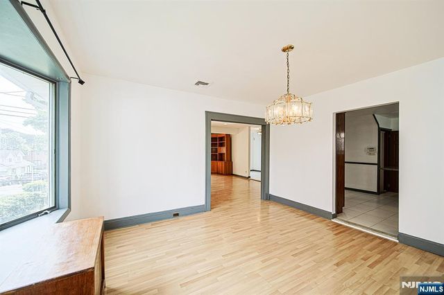 709 Kingsland Avenue, Ridgefield, NJ 07657