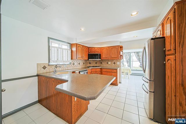 709 Kingsland Avenue, Ridgefield, NJ 07657