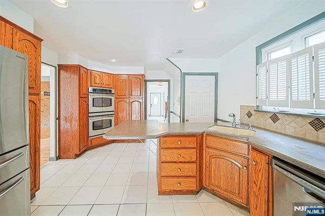 709 Kingsland Avenue, Ridgefield, NJ 07657