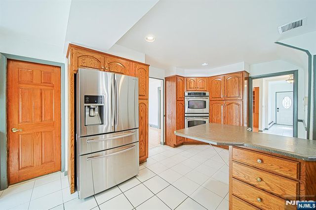 709 Kingsland Avenue, Ridgefield, NJ 07657