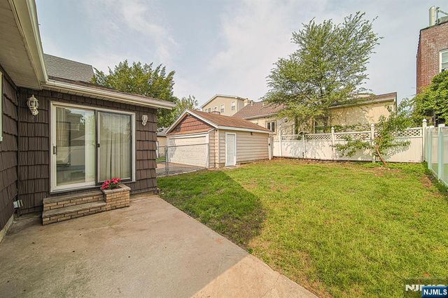 709 Kingsland Avenue, Ridgefield, NJ 07657