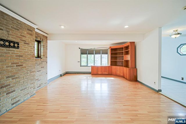 709 Kingsland Avenue, Ridgefield, NJ 07657