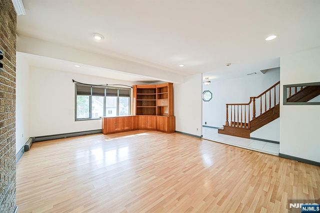 709 Kingsland Avenue, Ridgefield, NJ 07657