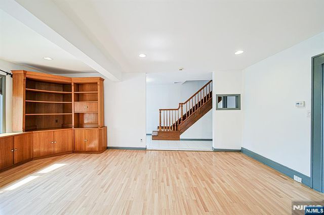 709 Kingsland Avenue, Ridgefield, NJ 07657