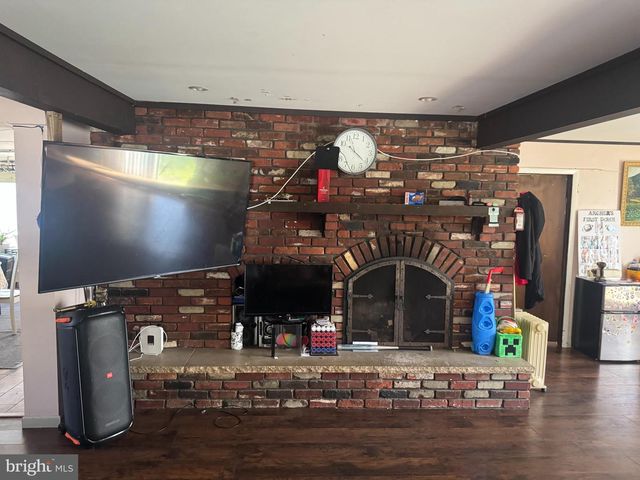 3 FERN CIR, West Berlin, NJ 08091