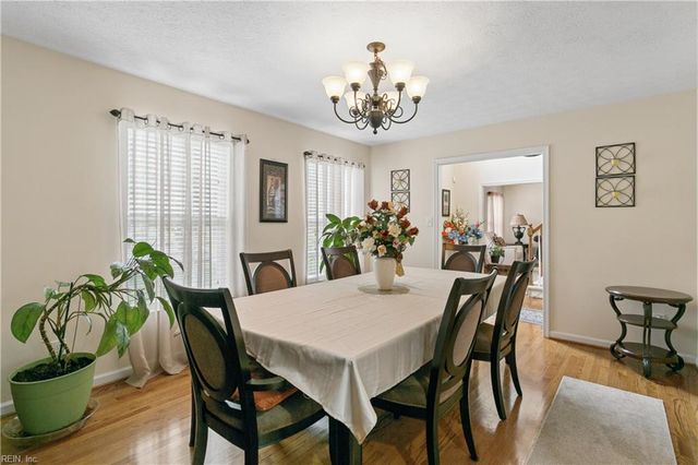 211 Bayberry LN, Yorktown, VA 23693
