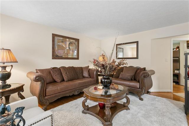 211 Bayberry LN, Yorktown, VA 23693