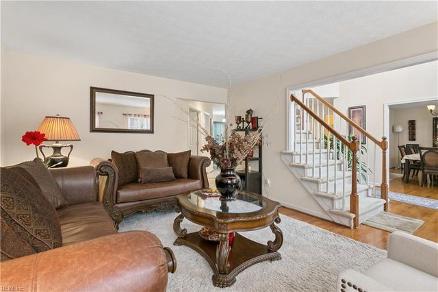 211 Bayberry LN, Yorktown, VA 23693