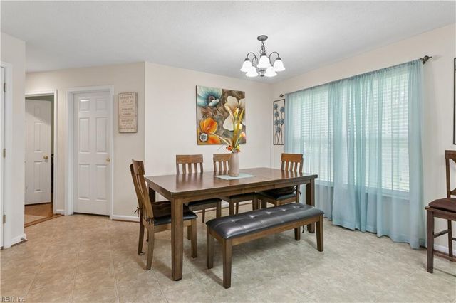 211 Bayberry LN, Yorktown, VA 23693