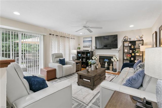 211 Bayberry LN, Yorktown, VA 23693