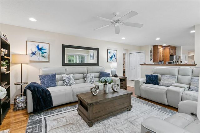 211 Bayberry LN, Yorktown, VA 23693
