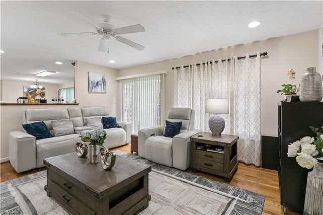 211 Bayberry LN, Yorktown, VA 23693