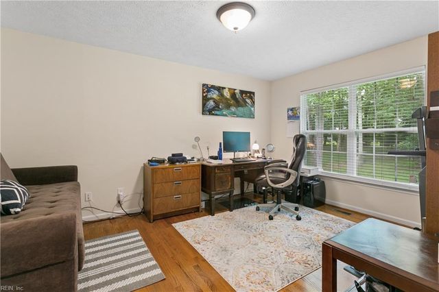 211 Bayberry LN, Yorktown, VA 23693