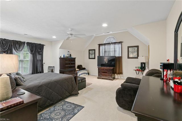 211 Bayberry LN, Yorktown, VA 23693